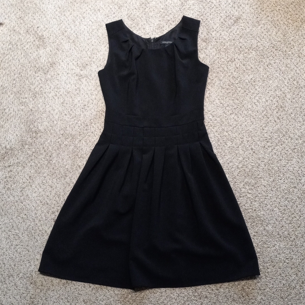 BANANA REPUBLIC size 2 fitted black dress, $129.00